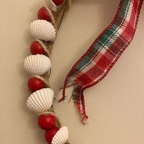 Handcrafted Seashell and Red‎ Beads Christmas Holiday Wreath 9” - Picture 5 of 11